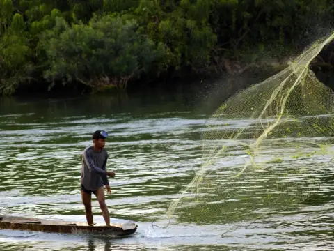 2 Days Fish Like a Local & Picnic on the Nam Ou River & Overnight Camping